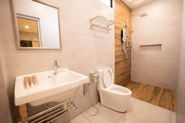 Bathroom 4