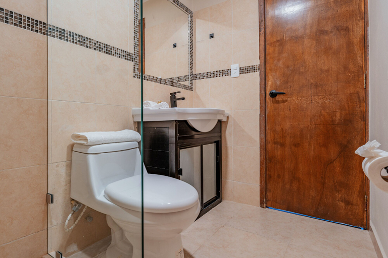 Bathroom 3, Hotel Brisas 5a Av. Playa del Carmen, Cozumel