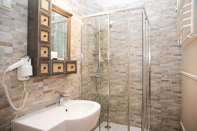 Bathroom 4, Hotel Wodnik, Środa Śląska