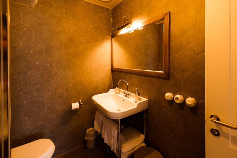 Bathroom 5, Al Molo 5, Lecco