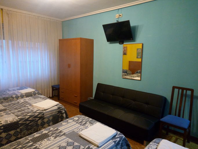 Bedroom 4, Pensión Cinco Villas, La Rioja