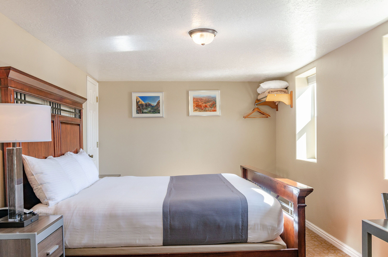 Bedroom 2, Mountain Ridge Cabins and Lodging, Garfield