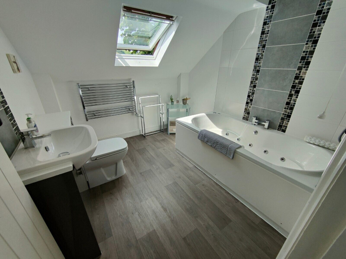 Bathroom, Pant Glas Barn, Powys