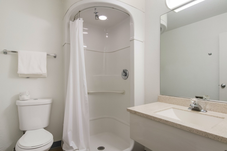 Bathroom 5, Rodeway Inn Greeley, Weld