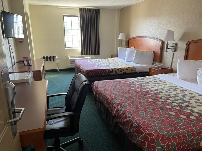 Bedroom 3, Econo Lodge Kalamazoo near Wings Stadium, Kalamazoo