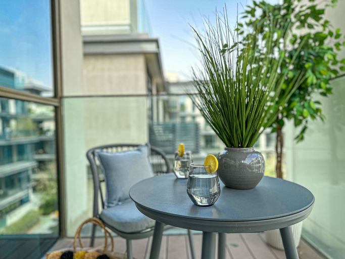 Balcony 5, HiGuests - City Walk B10, Dubai