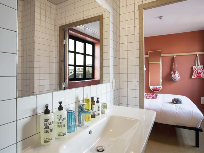 Bathroom 4, Mob Hotel Paris les Puces, Seine-Saint-Denis