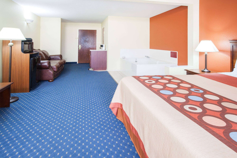 Bedroom 3, Super 8 by Wyndham White Hall, Jefferson