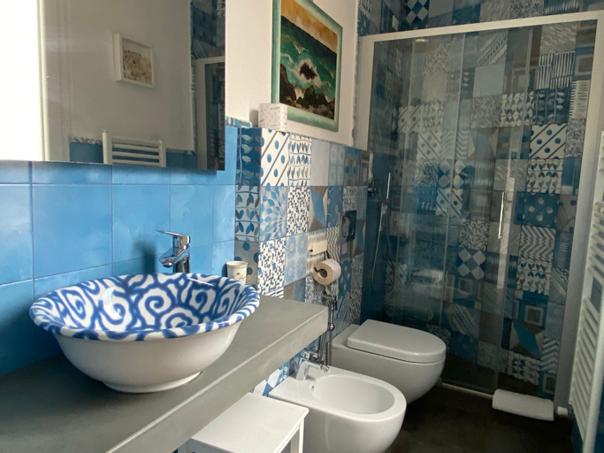 Bathroom 9