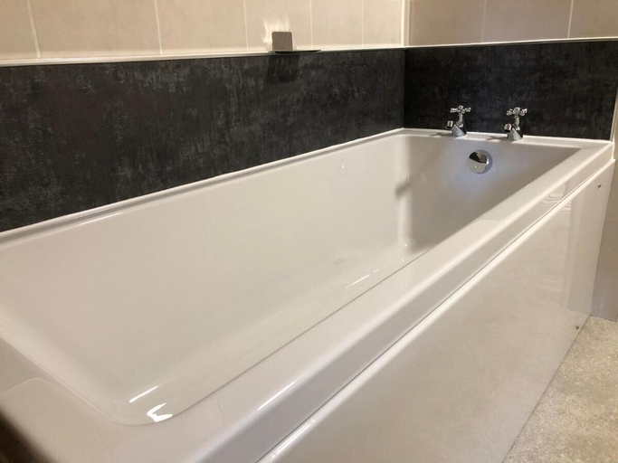Bathroom 3, the black swan, North Yorkshire