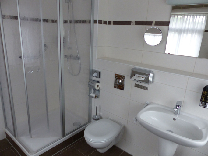 Bathroom 3, Hotel Seiffener Hof, Erzgebirgskreis