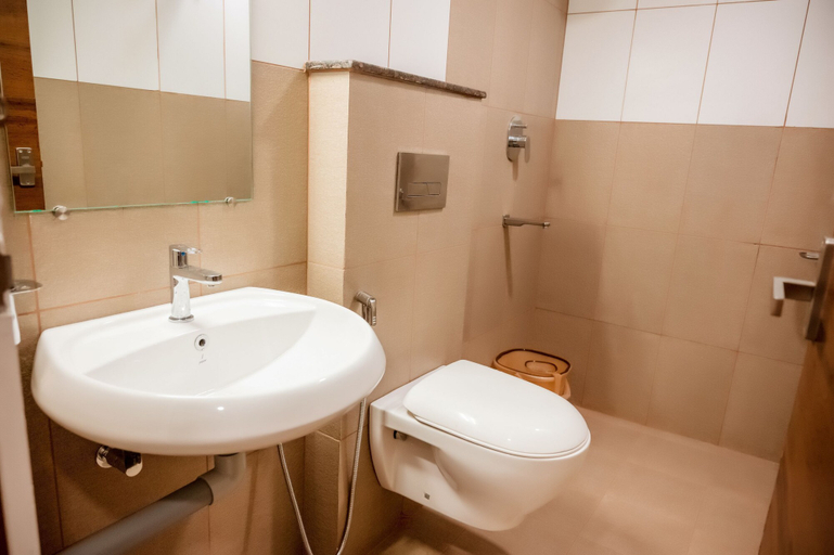 Bathroom 4, Hotel Heraa International, Dakshina Kannada