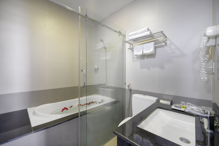 Bathroom, Shara Hotel Da Nang, Da Nang