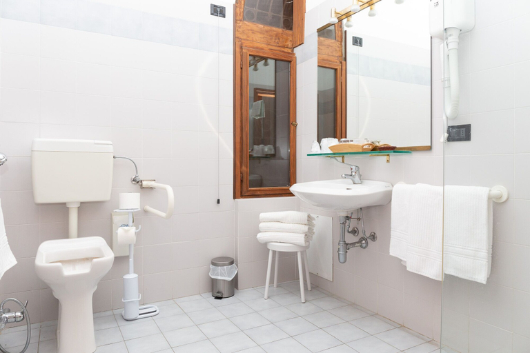 Bathroom 3, Albergo Sacro Monte Varese, Varese