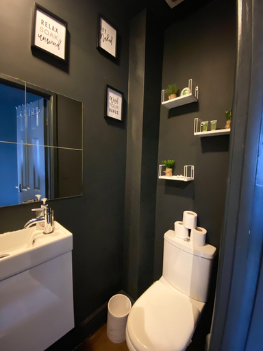 Bathroom 4, Holland Rd Studios Close to Olympia London, London