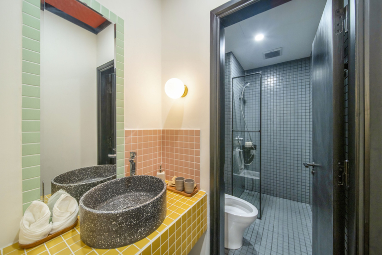 Bathroom, BÁNH INN, Huế