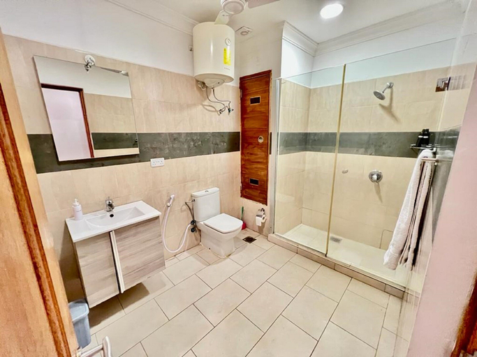 Bathroom 4, Colosseum Square Luxury Apartments, Kinondoni