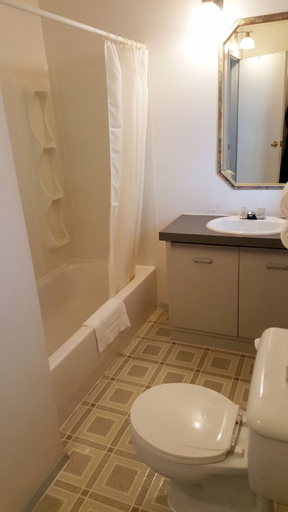 Bathroom 3, Badlands Motel, Division No. 5