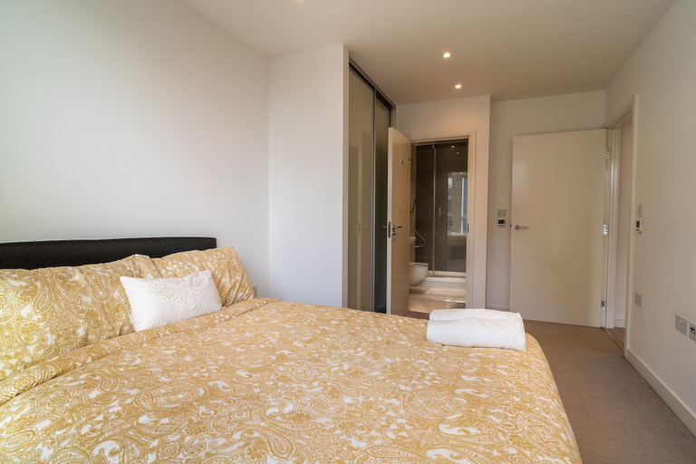 Bedroom 3, Luxury 2-bed Croydon Apartment Near Gatwick, London