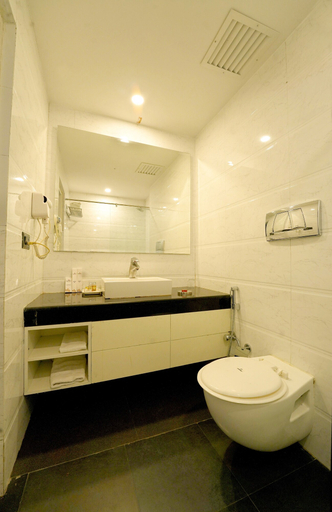 Bathroom 4, Amritara Surya – A Luxury Spa Retreat, Kangra