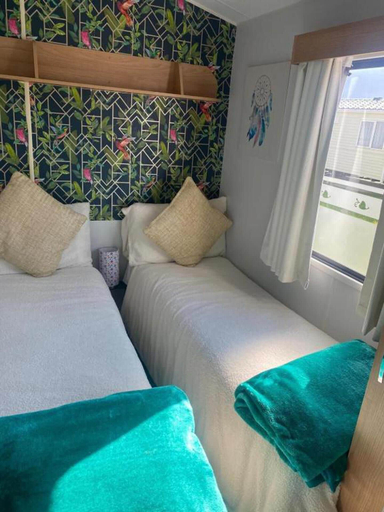 Bedroom 3, Sleeps 6, Gym, Entertainment, Pool, Beach, Denbighshire