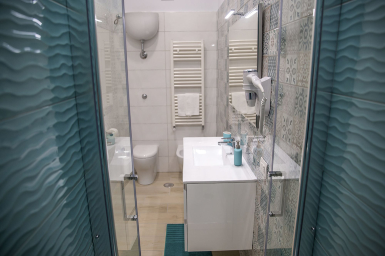 Bathroom 4, Gleda Rooms Deluxe, Napoli