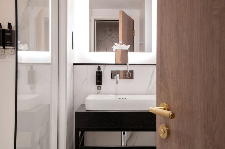 Bathroom 3, The Landing Hotel, London