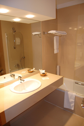 Bathroom 4, Hotel Central Parque, Maia