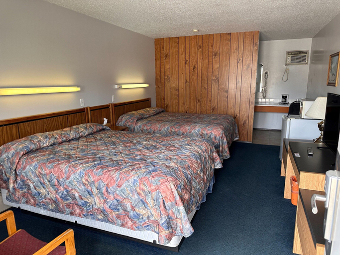 Bedroom 3, Howard Johnson by Wyndham Edson, Division No. 14
