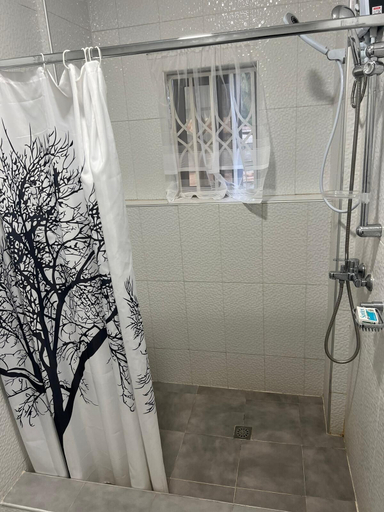 Bathroom 4, BAFFOUR APARTMENTS, Kumasi