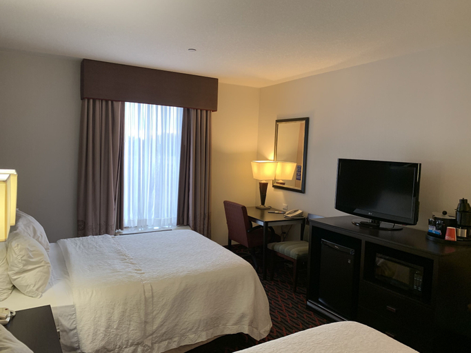 Bedroom 4, Hampton Inn by Hilton Fort Saskatchewan, Division No. 11