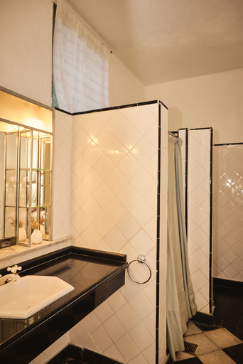 Bathroom 3, Palacio Santa Candida, Uruguay
