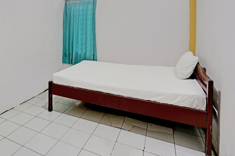 Bedroom 2, Hotel O Penginapan Aina Syariah, Kutai Kartanegara
