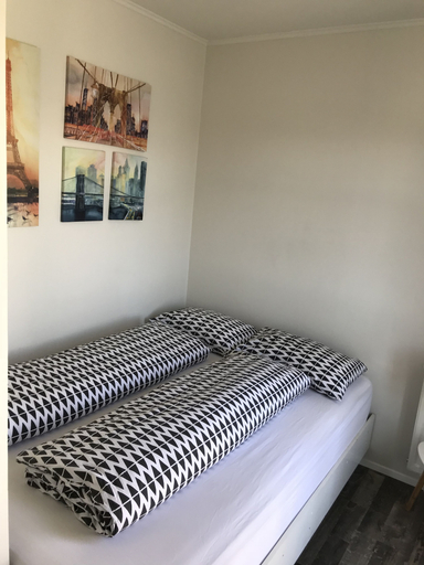 Bedroom 2, Steinaskjól Apartments - Strandgata, Akureyri