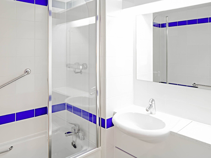 Bathroom 3, Warrington M6 Motel J20/M6 Lymm Services, Cheshire West and Chester