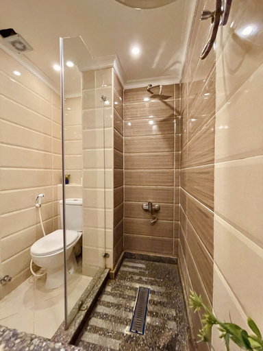 Bathroom 5, Pyramids Height Hotel & Pyramids Master Scene Rooftop, Al-Ahram