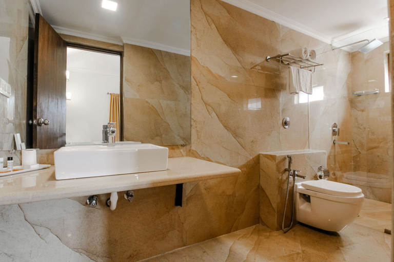 Bathroom 5, Aguada Anchorage - The Villa Resort, North Goa