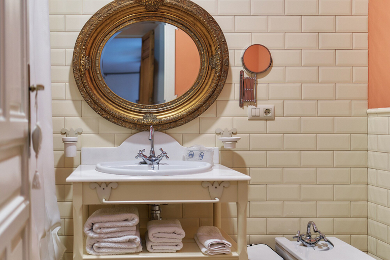 Bathroom 5, La Vida de Antes, Toledo