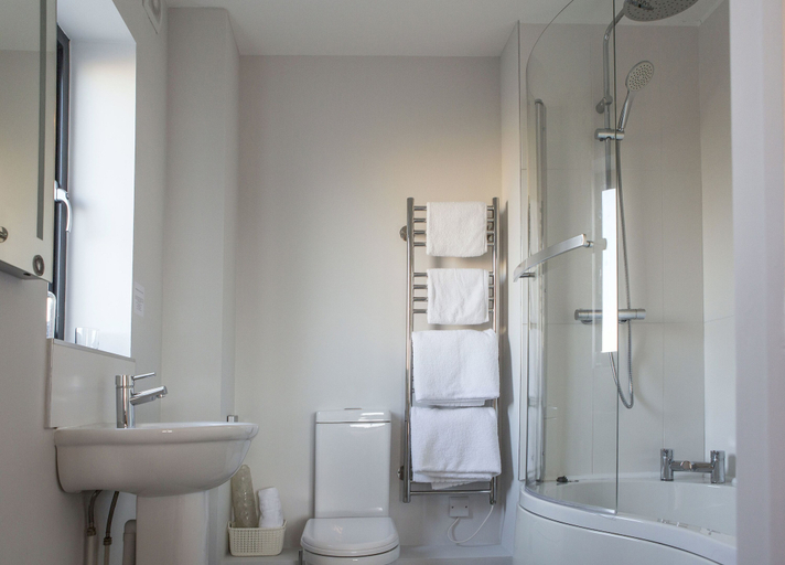 Bathroom 3, Victoria Inn Brewhouse B&B, Pembrokeshire