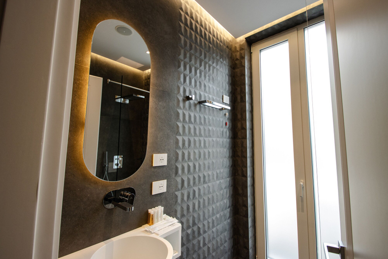 Bathroom 3, The Crown Boutique Hotel & SPA, Tiranës