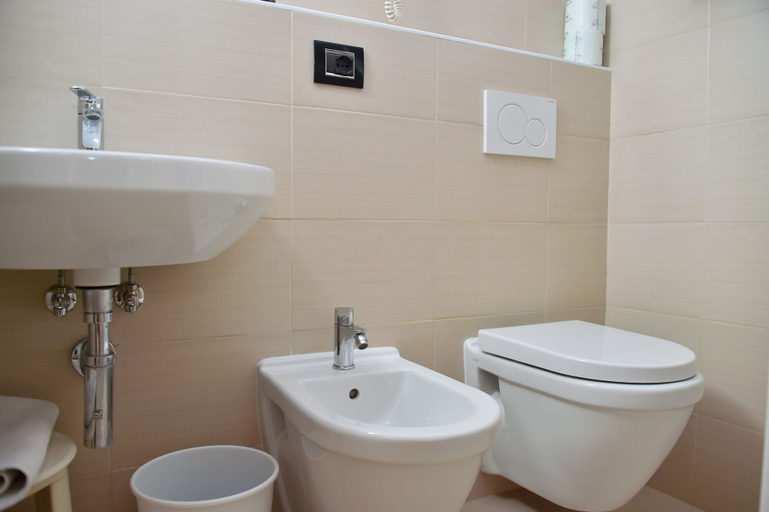Bathroom 4, Hotel Golf, Venezia