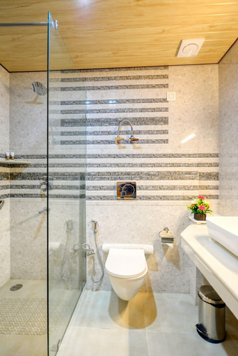Bathroom 4, Clarks Inn Suites Manali, Kullu