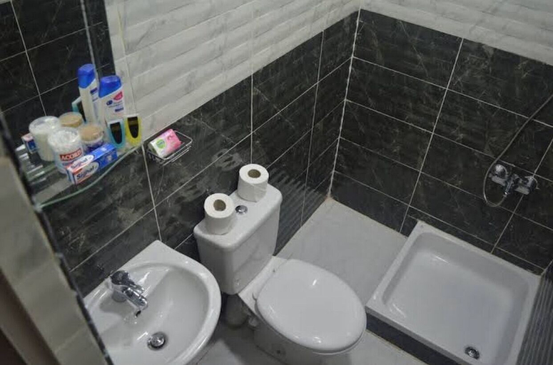 Bathroom 4, Royal city hotel, 'Abdin