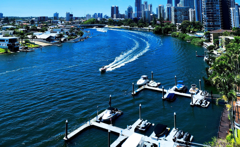 Surfers Hawaiian Holiday Apartments, Gold Coast