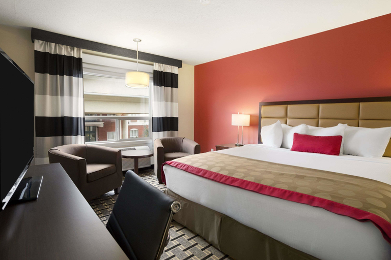 Bedroom 3, Ramada by Wyndham Edson, Division No. 14