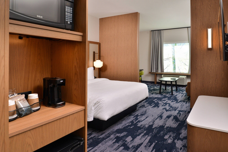 Bedroom 3, Fairfield Inn & Suites by Marriott Minneapolis Shakopee, Scott