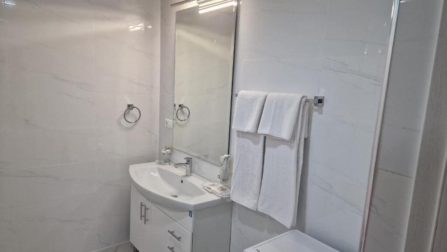 Bathroom 2, Uparthotel