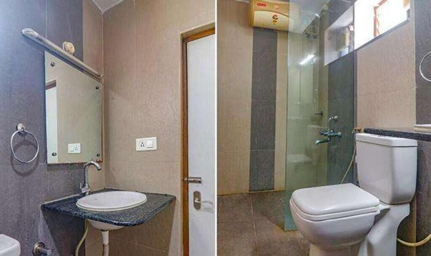 Bathroom 5, Fabhotel Pride Inn Financia, Hyderabad