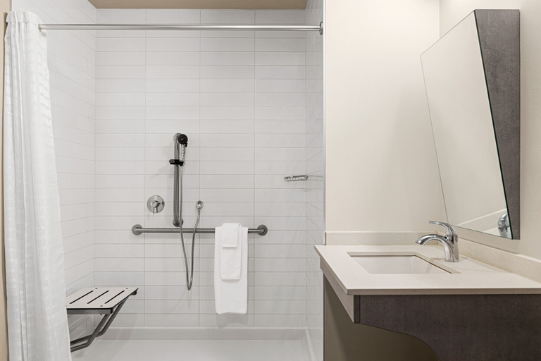 Bathroom 4, Microtel Inn & Suites By Wyndham Boisbriand, Thérèse-De Blainville