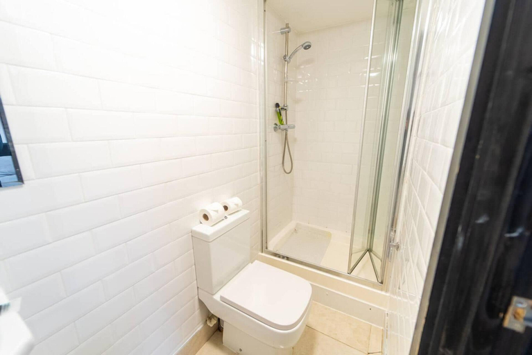 Bathroom, Studio Close to University of Birmingham, Birmingham